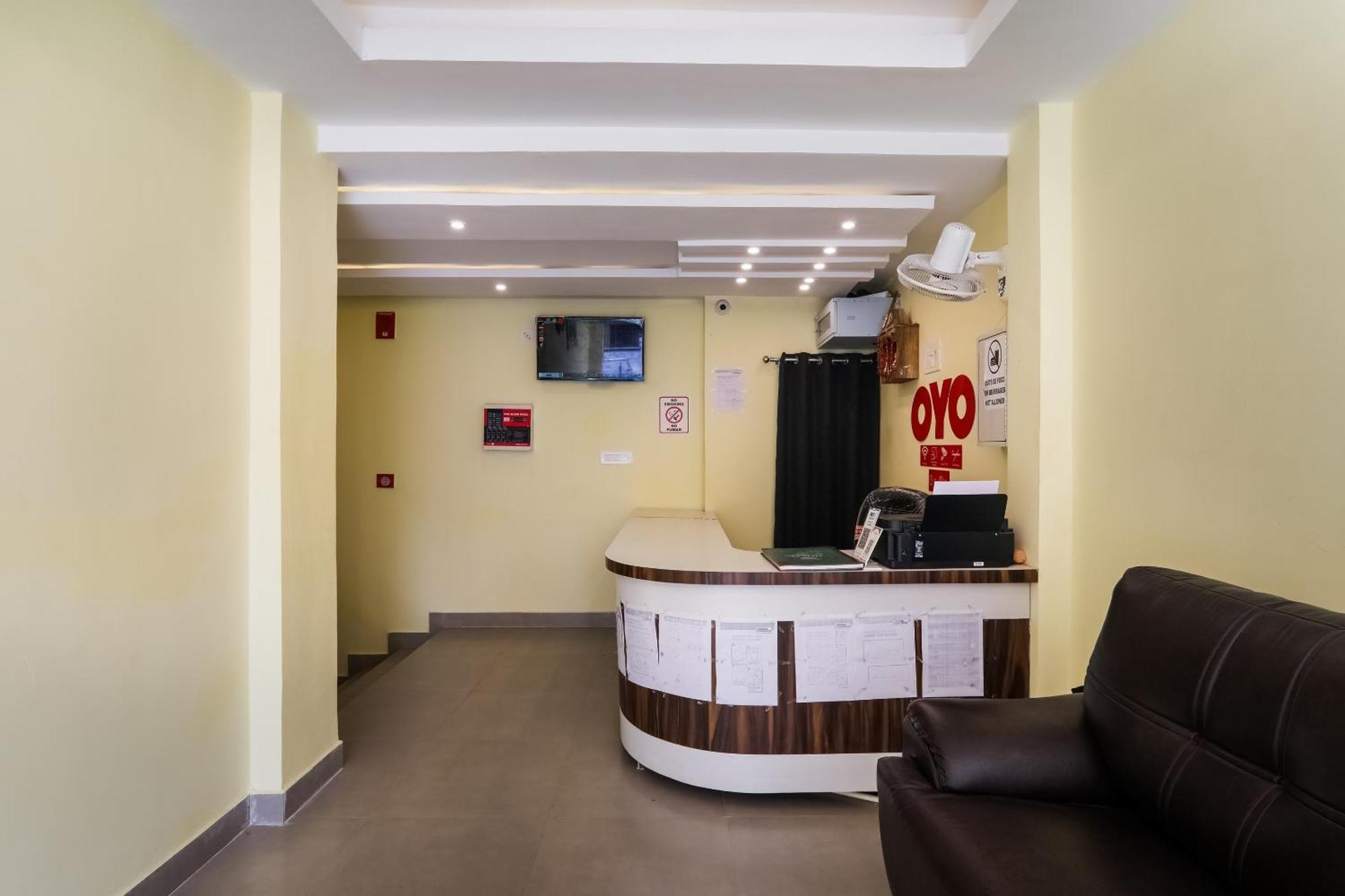 Collection O Sr Inn Chinhat Extérieur photo